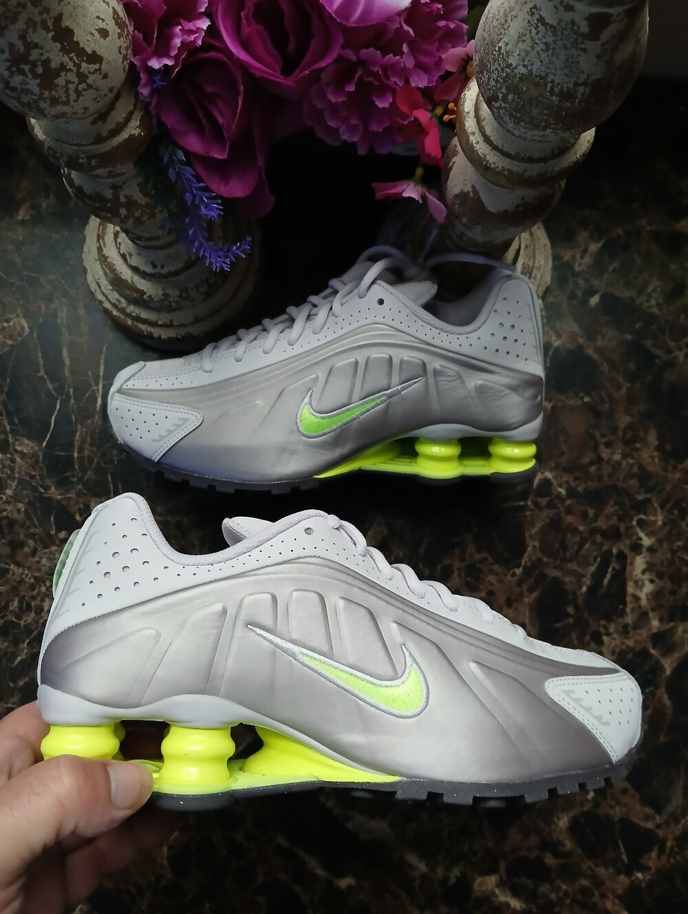 Nike Shox R4 Athletic/Streetwear Shoes Size 5 Youth/6.5 Women
